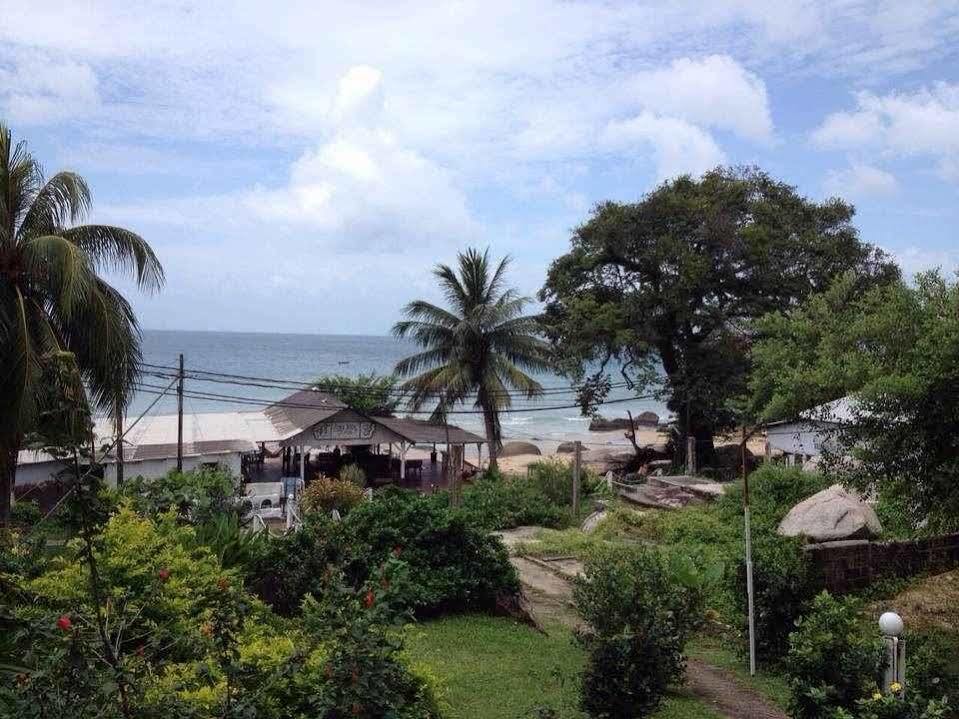 Marina Bay Resort & Restaurant Kampung Genting Ngoại thất bức ảnh
