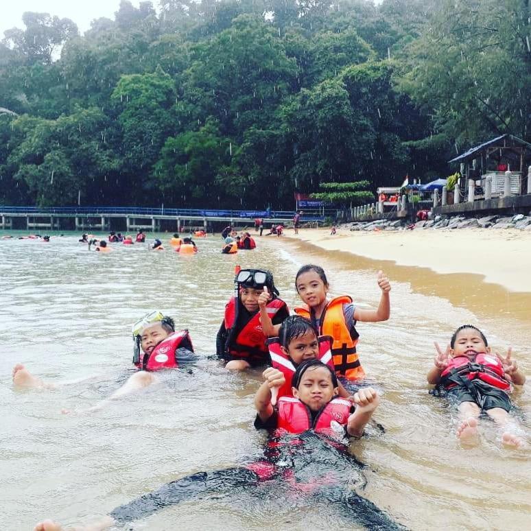 Marina Bay Resort & Restaurant Kampung Genting Ngoại thất bức ảnh