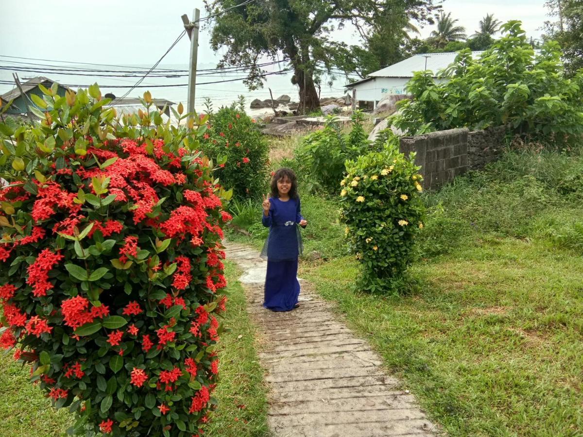 Marina Bay Resort & Restaurant Kampung Genting Ngoại thất bức ảnh