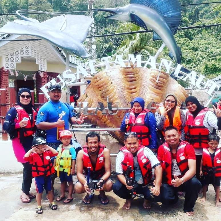 Marina Bay Resort & Restaurant Kampung Genting Ngoại thất bức ảnh